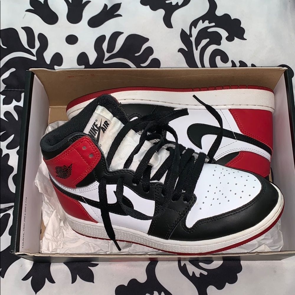 Retro Air Jordan 1 (High top) BLACK TOE 1’s